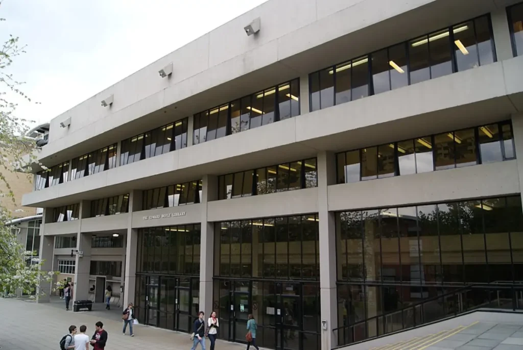Apply for International Undergraduate Merit Scholarship at Leeds | 2025